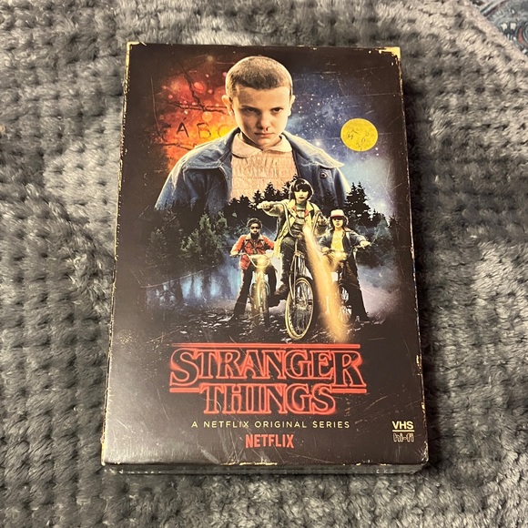 Stranger Things Box Set - Picture 1 of 3
